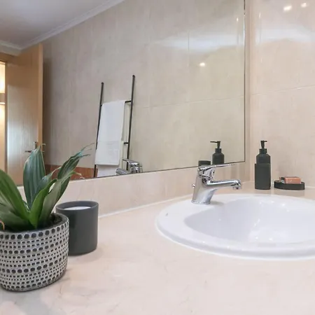 Appartement The Metropolitan- Premium-wohnung Mit Balkon- Parkplatz By Interhome *