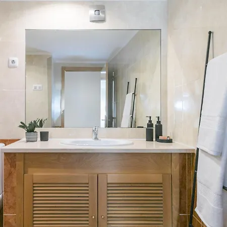 The Metropolitan- Premium-wohnung Mit Balkon- Parkplatz By Interhome
