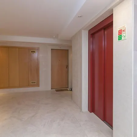 The Metropolitan- Premium-wohnung Mit Balkon- Parkplatz By Interhome